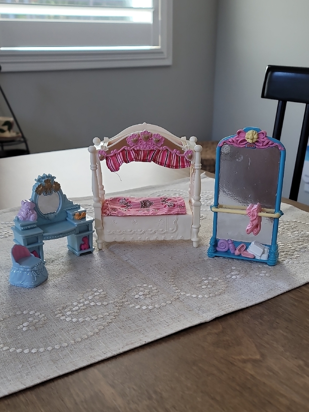 Fisher-Price Loving Family Mixed Lot ~ Girl's Doll House Furniture